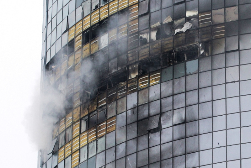 无人机直接撞进37层楼大厦 无人机直接撞进37层楼大厦