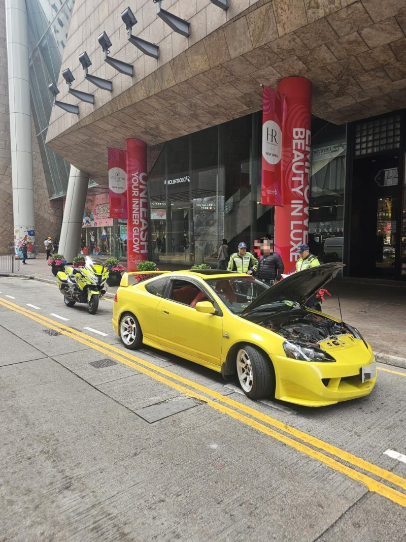 警方在西九龙打击「非法赛车」、「药后驾驶」、「酒后驾驶」及「非法改装车辆」等交通违例事项。警方图片