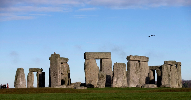 英国为何出现「巨石阵」（Stonehenge）？学界最新解释认为，这座史前遗迹是团结英国各地不同族群的象征。（资料照／美联社）