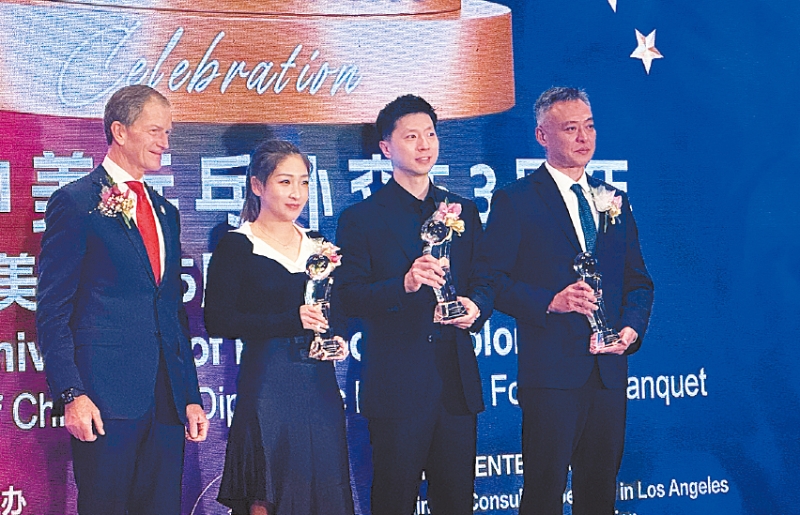 乒乓球世界冠军马龙刘诗雯。 乒乓球世界冠军马龙刘诗雯。