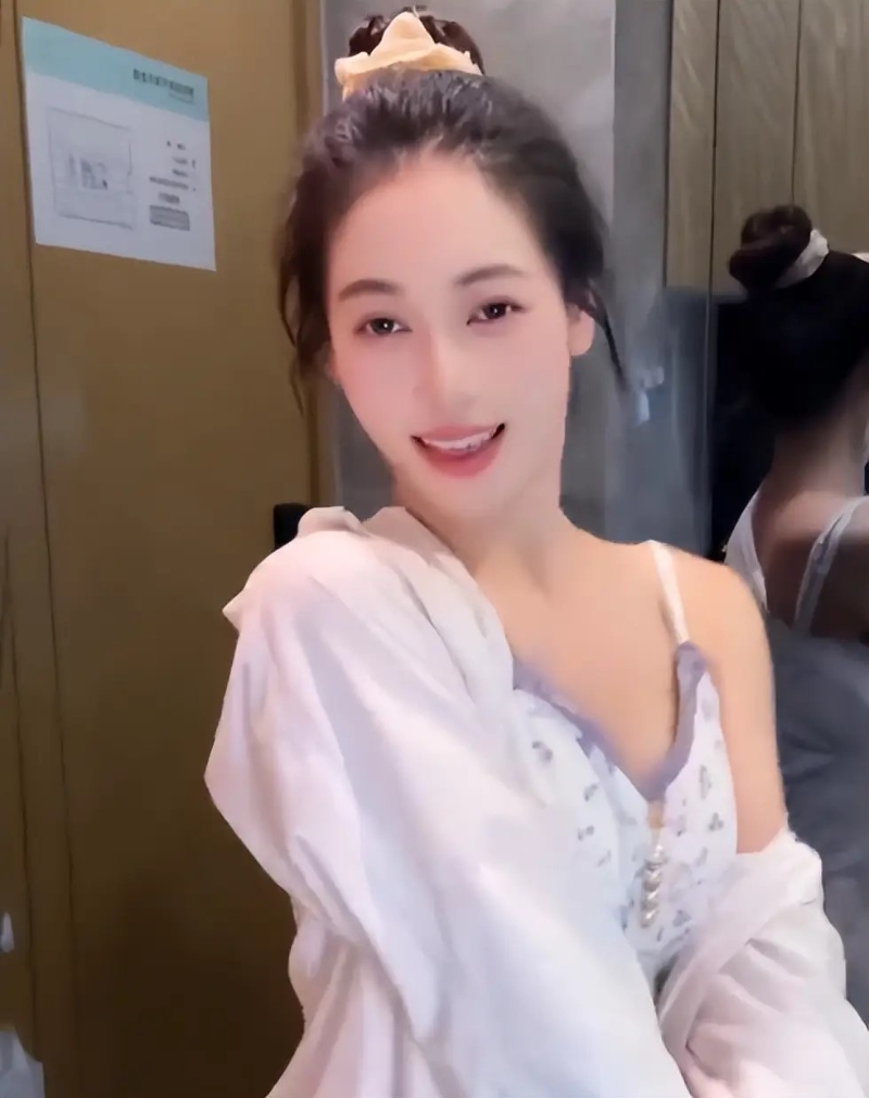 吴柳芳被指跳擦边舞增流量引发争议。 吴柳芳被指跳擦边舞增流量引发争议。