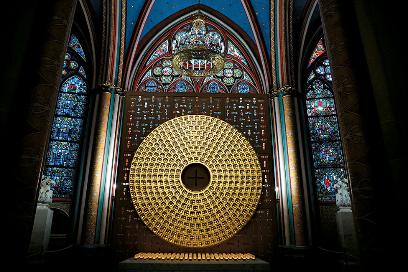 因火灾移至罗浮宫寄存的一众历史艺术瑰宝,现已回归巴黎圣母院展出。 因火灾移至罗浮宫寄存的一众历史艺术瑰宝,现已回归巴黎圣母院展出。