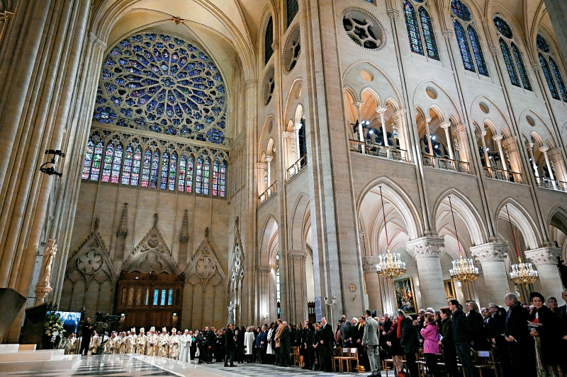 经过复修、翻新及深度清洁后,巴黎圣母院变得更洁白明亮。 经过复修、翻新及深度清洁后,巴黎圣母院变得更洁白明亮。