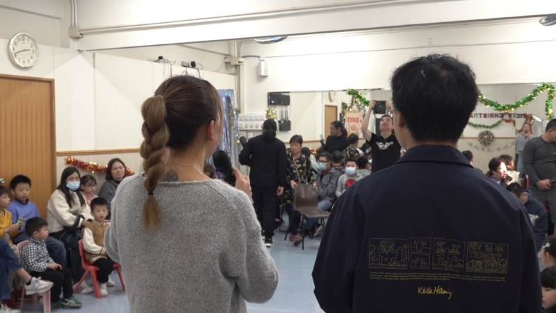 一直跟进夺命工伤个案的工业伤亡权益会,圣诞前夕为遗属们举行联欢会,希望大家聚首度过一个有温度的节日。 一直跟进夺命工伤个案的工业伤亡权益会,圣诞前夕为遗属们举行联欢会,希望大家聚首度过一个有温度的节日。