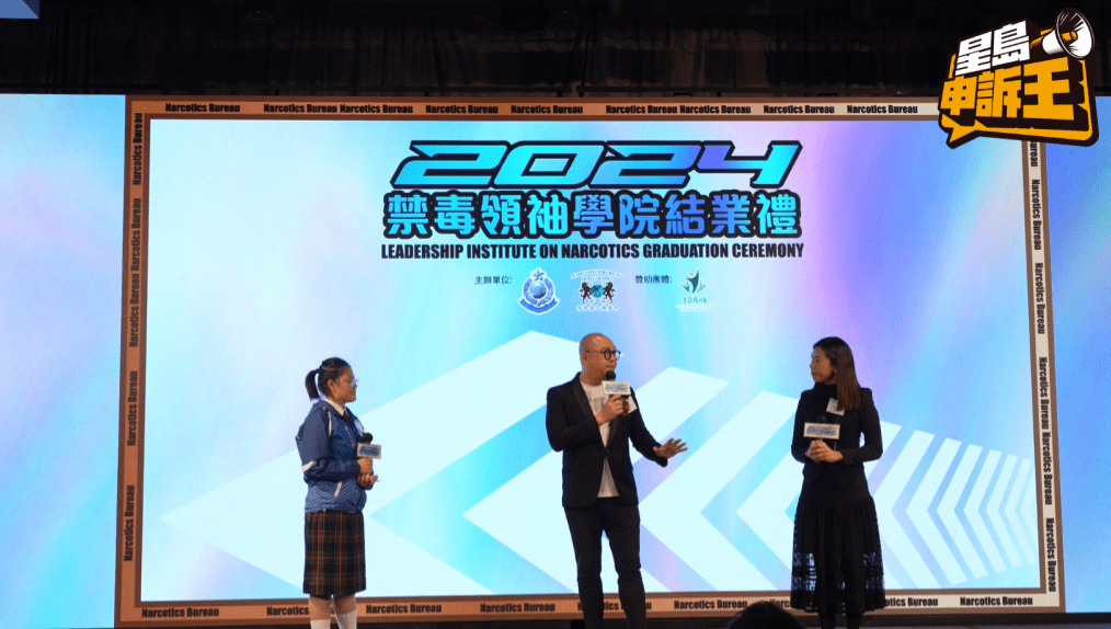 Bob与学员及毒品调查科总警司吴颕诗大玩“栋笃笑”。 Bob与学员及毒品调查科总警司吴颕诗大玩“栋笃笑”。