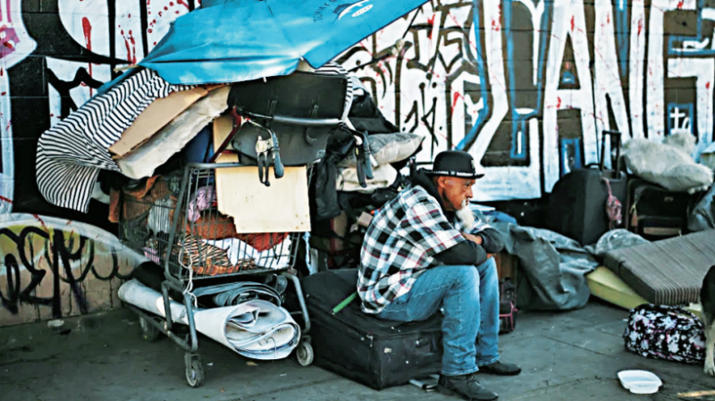 报告显示,今年游民人数创下历史新高,平均每1万人当中便有23人无家可归。 报告显示,今年游民人数创下历史新高,平均每1万人当中便有23人无家可归。