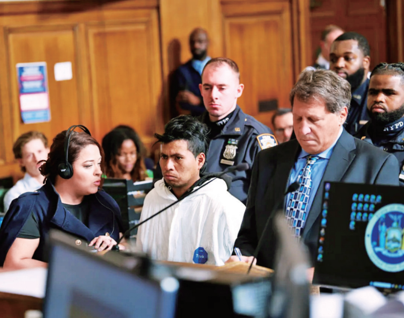 被告被捕后被提堂监控。 被告被捕后被提堂监控。