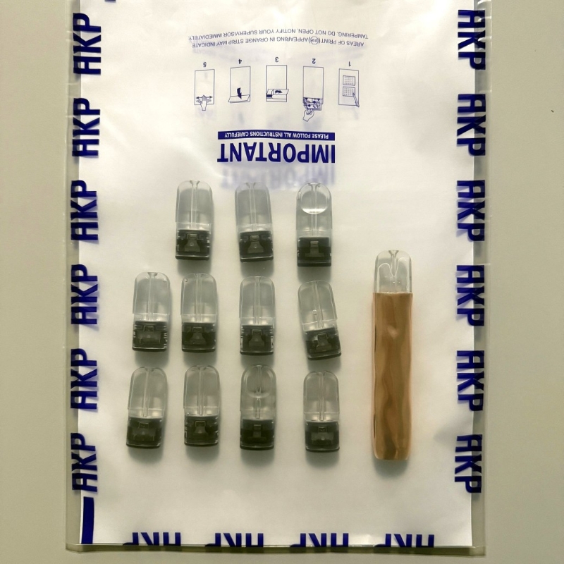 新与毒品“太空油”以电子烟方式吸食。 新与毒品“太空油”以电子烟方式吸食。