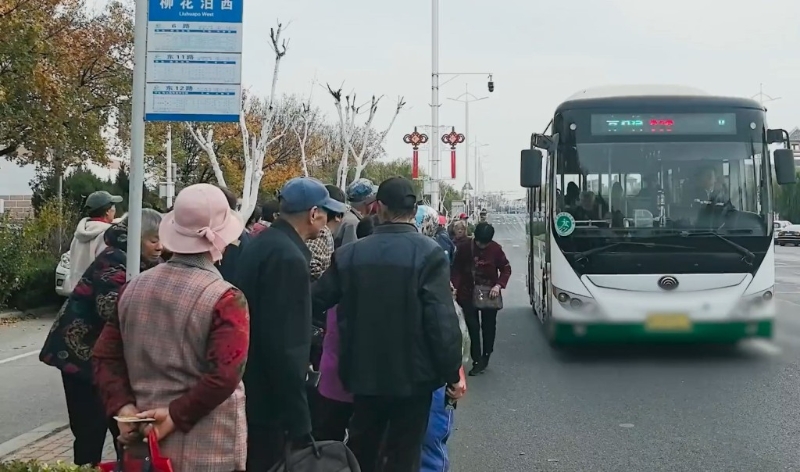 巴士每日穿梭8条偏僻的村。 巴士每日穿梭8条偏僻的村。