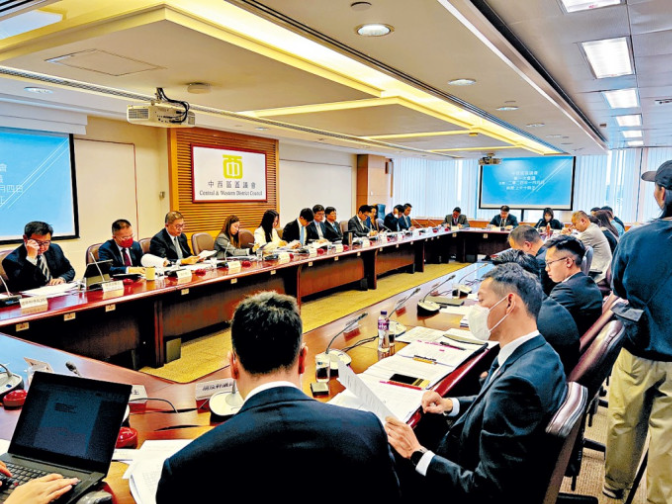 现届区议员上任一年,全数达到每年80%会议出席率的要求。 现届区议员上任一年,全数达到每年80%会议出席率的要求。