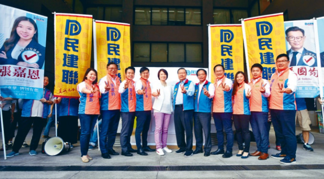 中西区民建联区议员在各个会议上联合提议多次。 中西区民建联区议员在各个会议上联合提议多次。