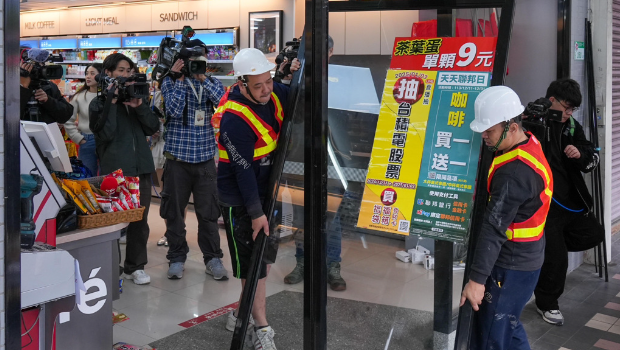 莱尔富31日将“北市信彩店”门市拆除大门、橱窗玻璃及冰箱门 莱尔富31日将“北市信彩店”门市拆除大门、橱窗玻璃及冰箱门