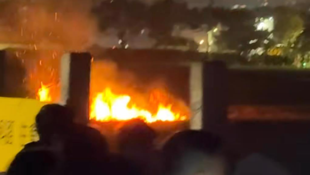 跨年烟火秀落焰直冲人群画面在网络疯传 跨年烟火秀落焰直冲人群画面在网络疯传