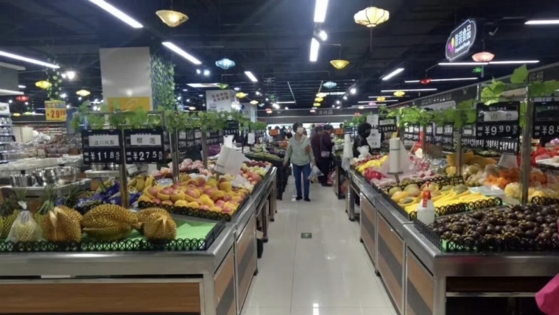 呼和浩特大福源购物中心内部。 呼和浩特大福源购物中心内部。