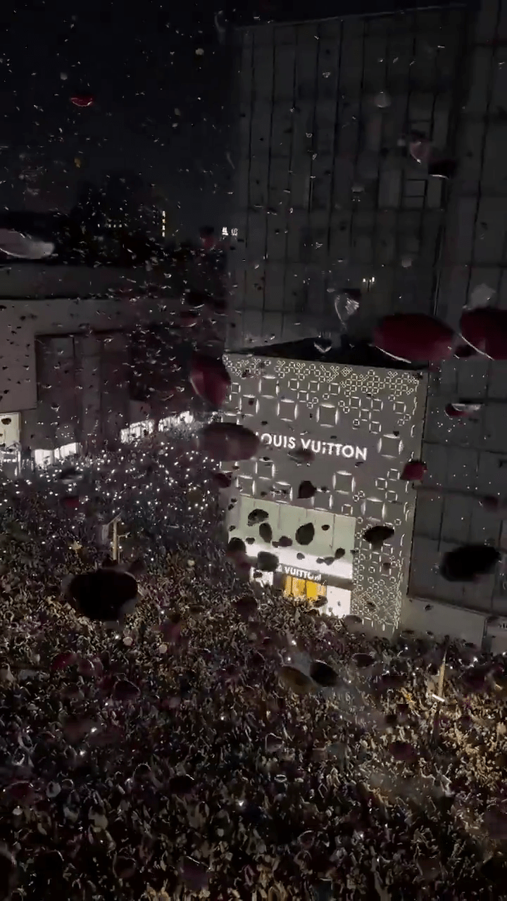 跨年夜内地男放气球时烧烟花被捕,杭州警方列为刑事案 跨年夜内地男放气球时烧烟花被捕,杭州警方列为刑事案