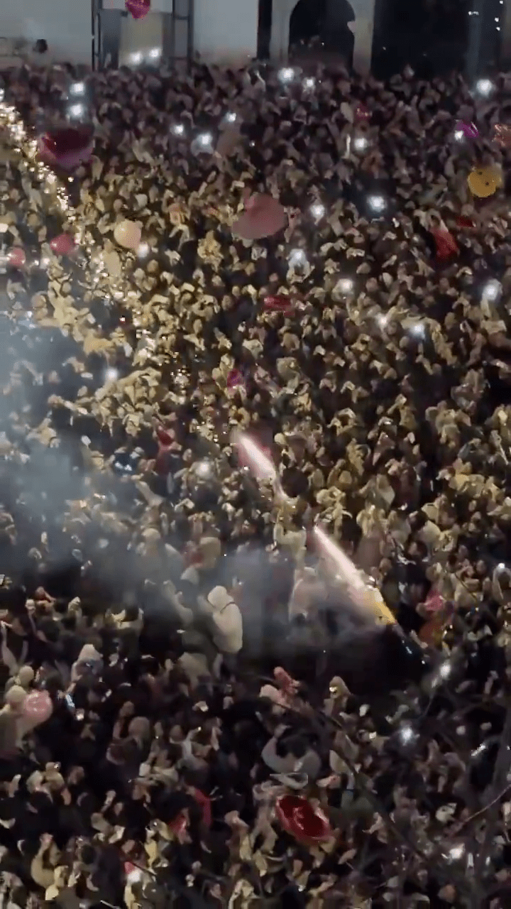 跨年夜内地男放气球时烧烟花被捕,杭州警方列为刑事案。 跨年夜内地男放气球时烧烟花被捕,杭州警方列为刑事案。