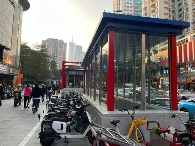 广州出现“超迷你”地铁口 广州出现“超迷你”地铁口