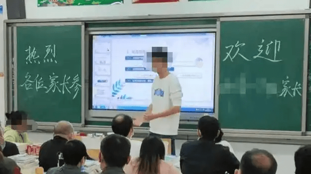 曝被生物老师“撬墙脚” 曝被生物老师“撬墙脚”