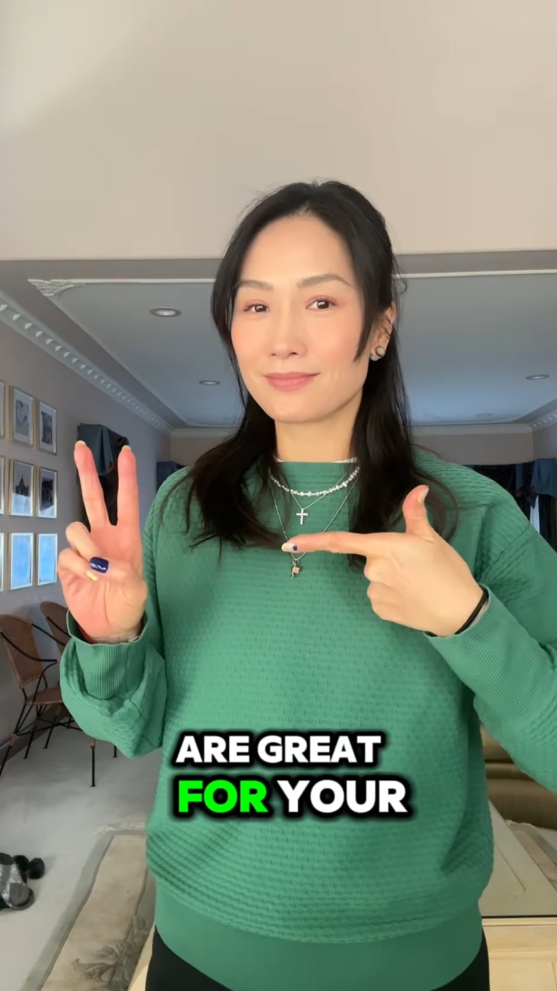 日前袁彩云又在IG拍片大玩手眼协调挑战,令其豪宅巨厅曝光。 日前袁彩云又在IG拍片大玩手眼协调挑战,令其豪宅巨厅曝光。