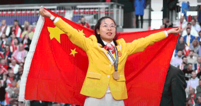 问鼎技能奥林匹克之巅的「00后工匠」——鲁静怡(河南化工技师学院学生)。 问鼎技能奥林匹克之巅的「00后工匠」——鲁静怡(河南化工技师学院学生)。