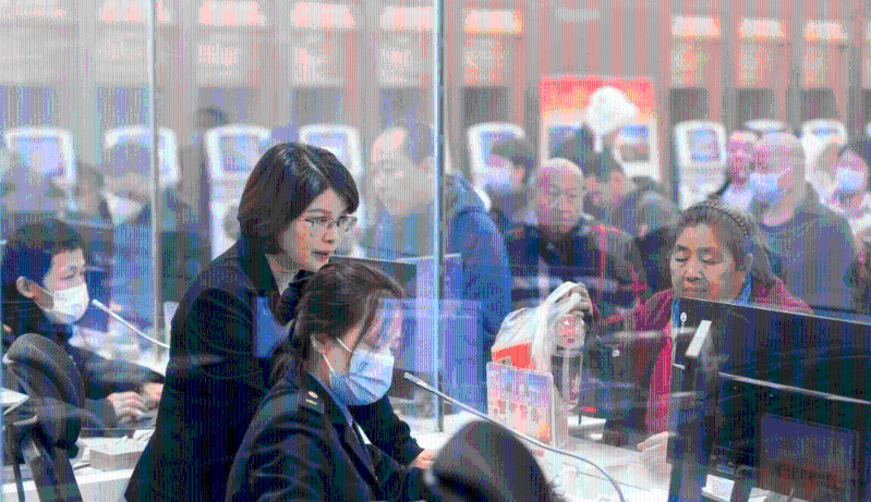 点亮交通强国璀璨星河的「时代楷模」——单杏花。 点亮交通强国璀璨星河的「时代楷模」——单杏花。