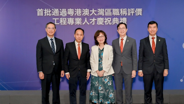 甯汉豪于2024年11月12日出席首批粤港澳大湾区工程专业职称评价庆祝典礼。 甯汉豪于2024年11月12日出席首批粤港澳大湾区工程专业职称评价庆祝典礼。