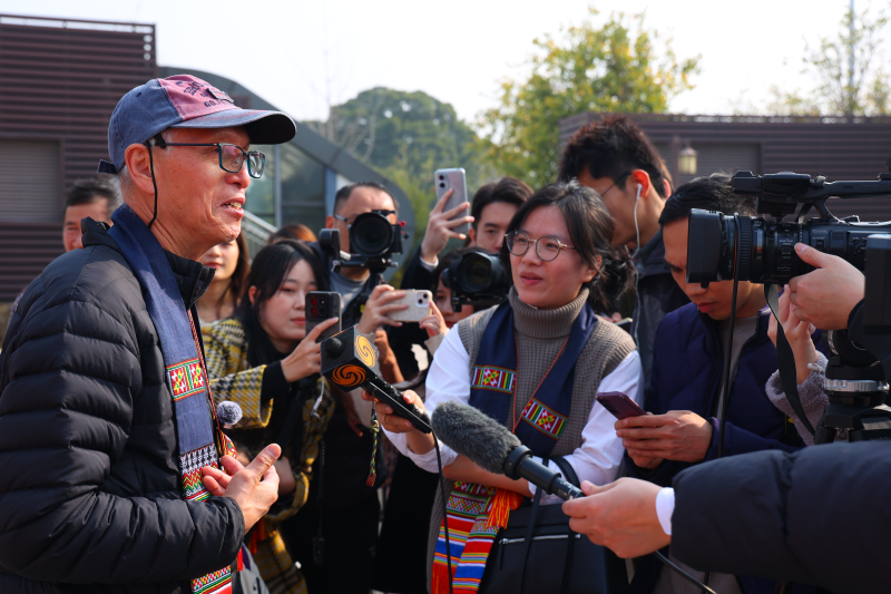 图为香港旅客张济平先生 图为香港旅客张济平先生