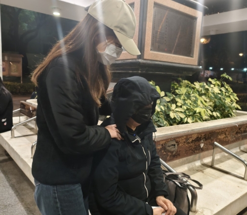 死者母及女友哭成泪人 死者母及女友哭成泪人