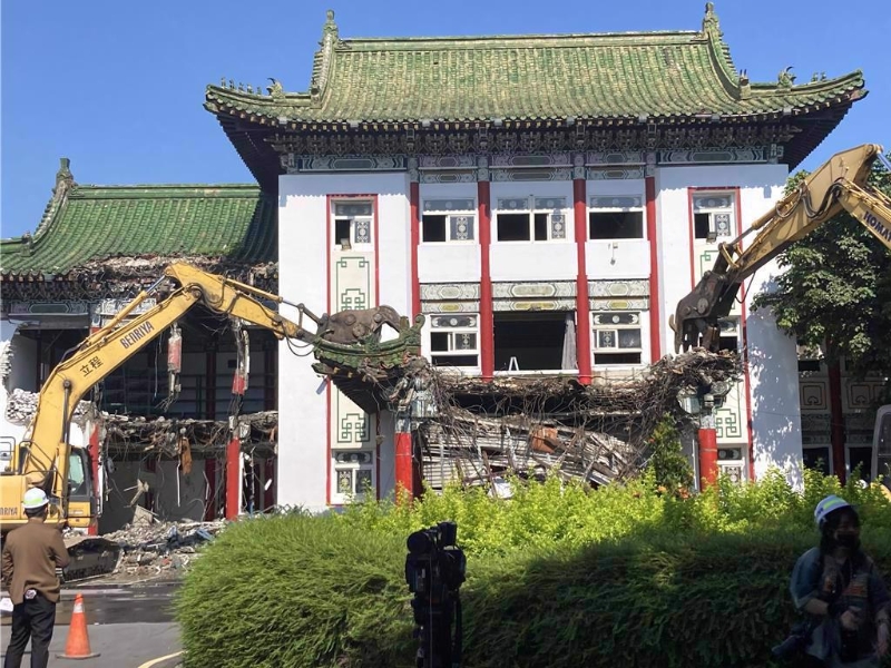 台北市立第一殡仪馆于去年6月开拆,12月拆除完毕并铺设柏油作为停车场。未来规划引发不少讨论。 台北市立第一殡仪馆于去年6月开拆,12月拆除完毕并铺设柏油作为停车场。未来规划引发不少讨论。