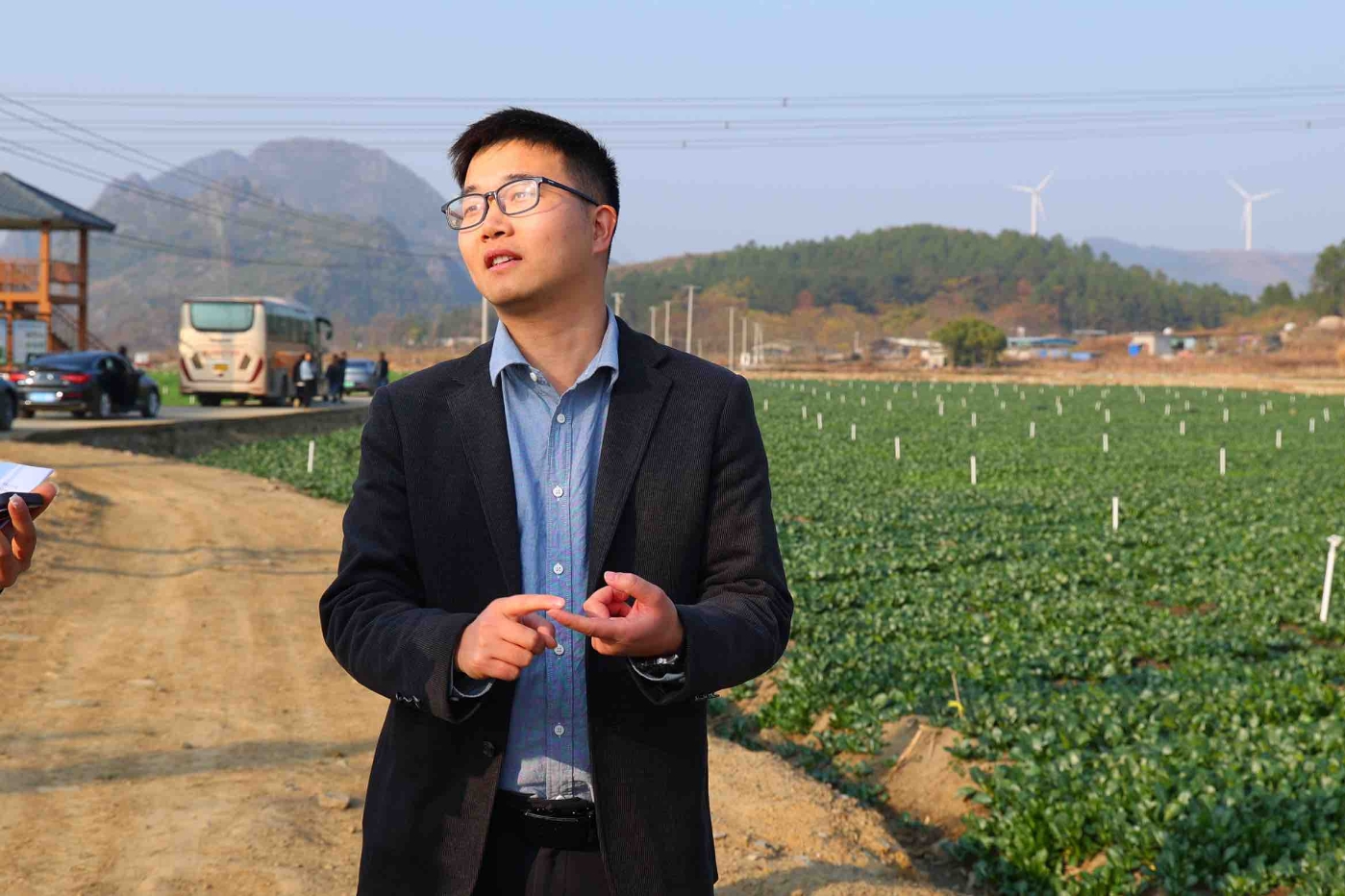 钟山县公安镇党委副书记、镇长廖铭 钟山县公安镇党委副书记、镇长廖铭