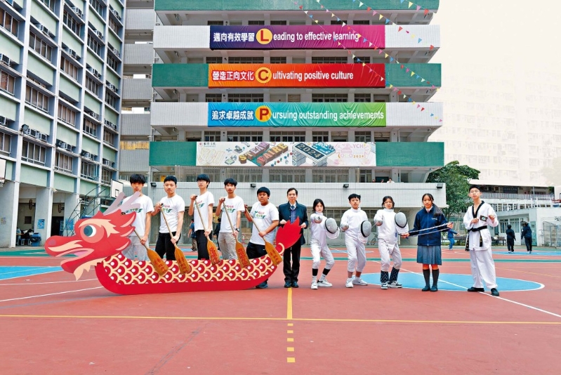 上学年靓中更支持学生参与超过100项本地及国际比赛,获得逾115项奖项。 上学年靓中更支持学生参与超过100项本地及国际比赛,获得逾115项奖项。