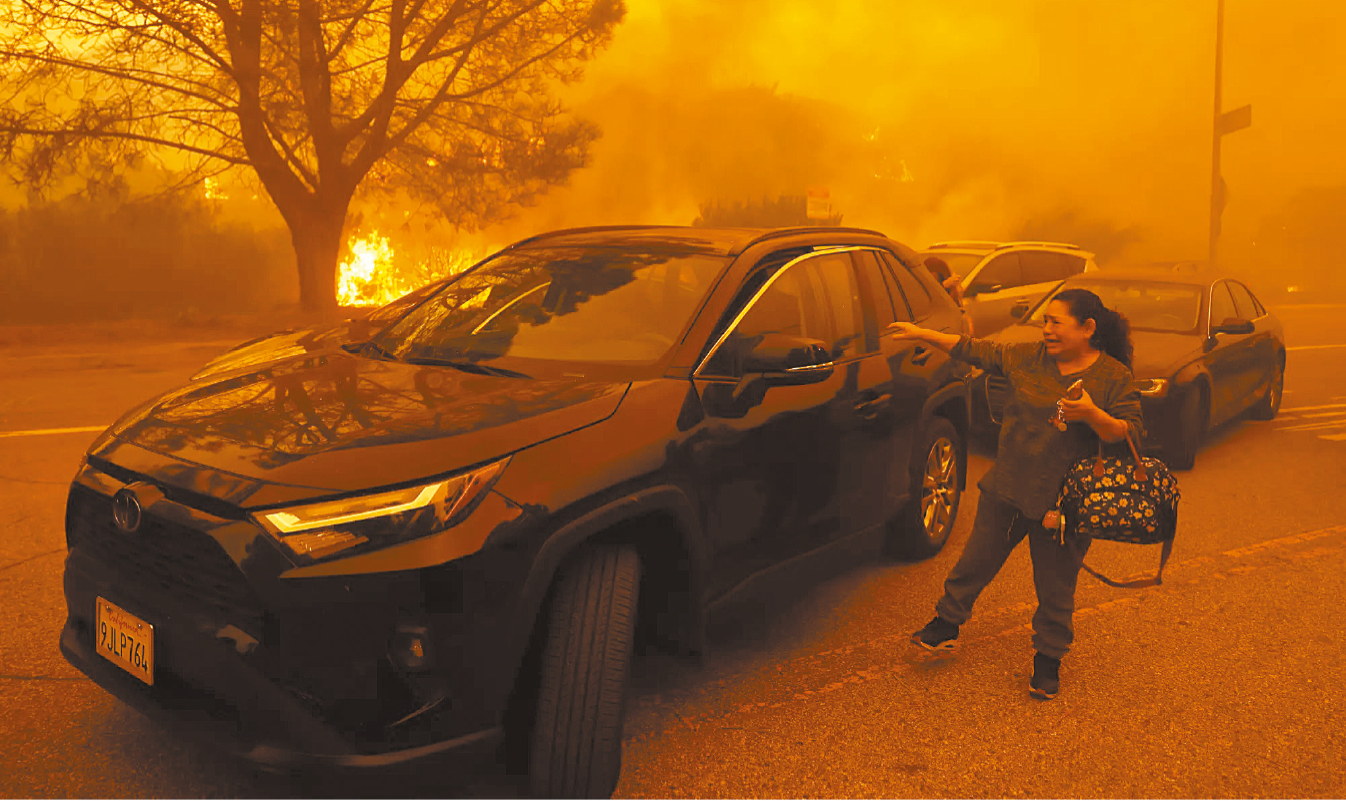 帕利塞兹大火蔓延。 帕利塞兹大火蔓延。