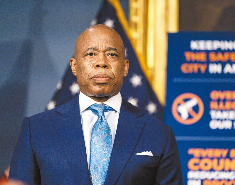 亚当斯。 亚当斯。