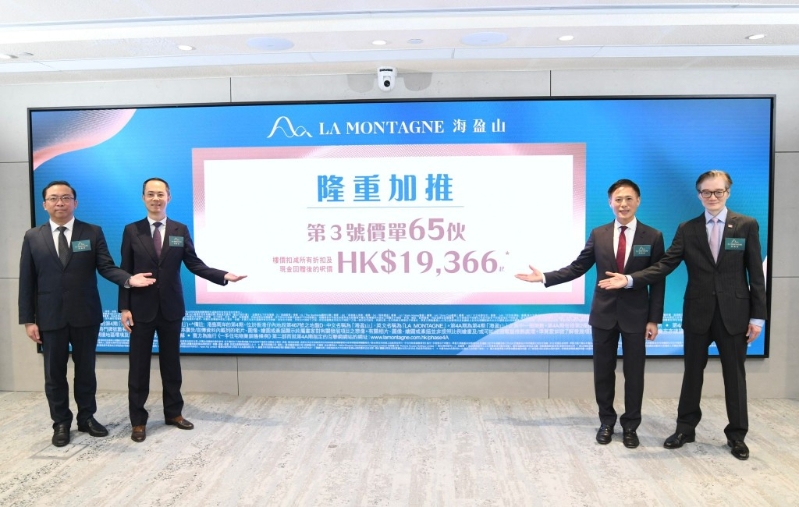 汤耀宗(左二) 汤耀宗(左二)