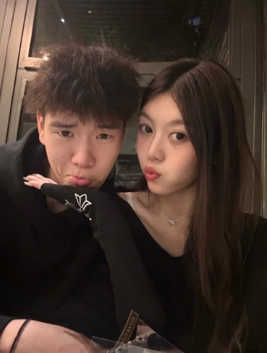 张兴亮与女友合照。微博 张兴亮与女友合照。微博