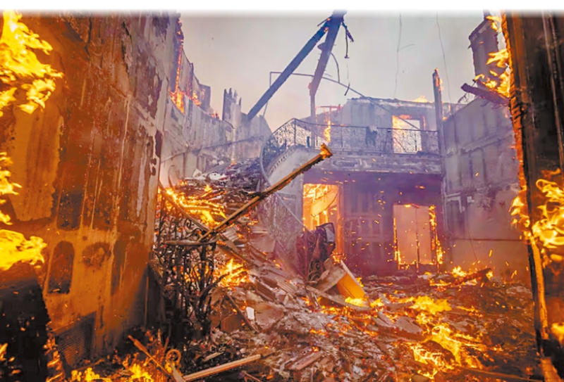 南加大火烧毁豪宅庄园。 南加大火烧毁豪宅庄园。