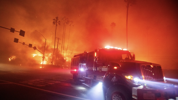 洛杉矶太平洋帕利萨德(Pacific Palisades)陷入火海。 洛杉矶太平洋帕利萨德(Pacific Palisades)陷入火海。
