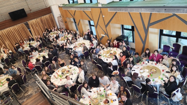 由岭大环球教育处策划的迎新活动,在本月6日至9日举行。 由岭大环球教育处策划的迎新活动,在本月6日至9日举行。