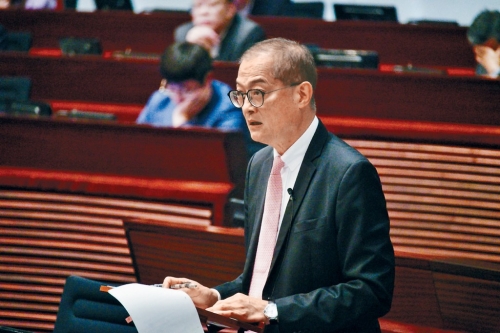 医务衞生局局长卢宠茂。 医务衞生局局长卢宠茂。