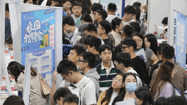 青年就业竞争剧烈。 青年就业竞争剧烈。