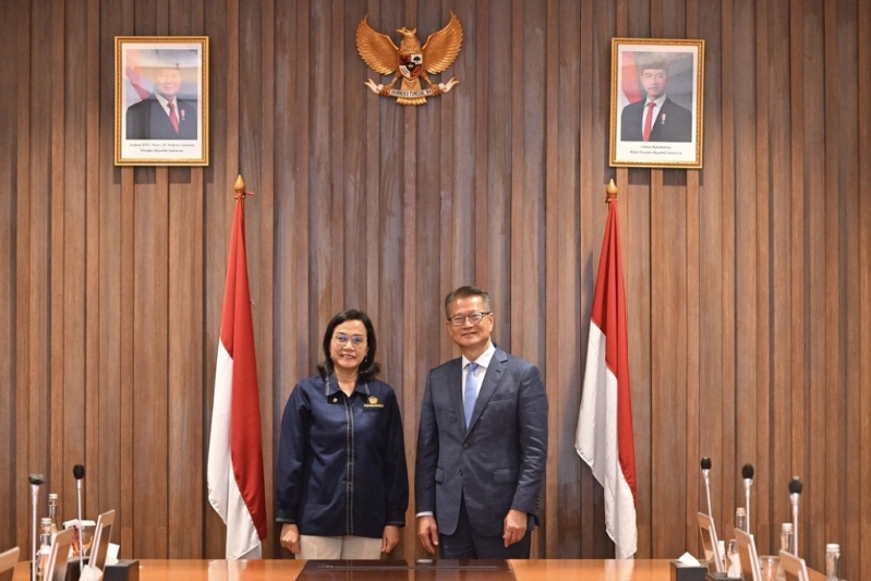 陈茂波与印尼财政部长Sri Mulyani Indrawati会面。 陈茂波网志 陈茂波与印尼财政部长Sri Mulyani Indrawati会面。 陈茂波网志