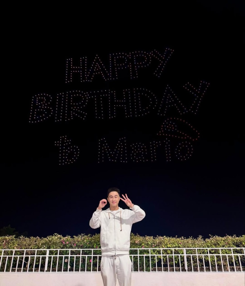 奚梦瑶安排无人机表演,何猷君开心打卡。1 奚梦瑶安排无人机表演,何猷君开心打卡。1