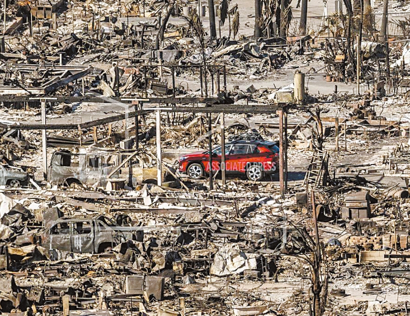 洛杉矶山火摧毁的房屋车辆。 洛杉矶山火摧毁的房屋车辆。