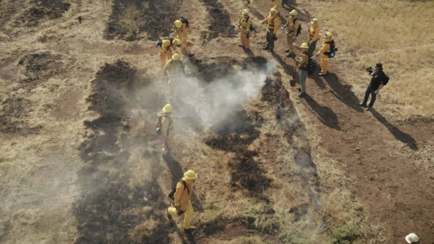 洛杉矶山火失控,私人救火服务吃香。 Covered 6 洛杉矶山火失控,私人救火服务吃香。 Covered 6
