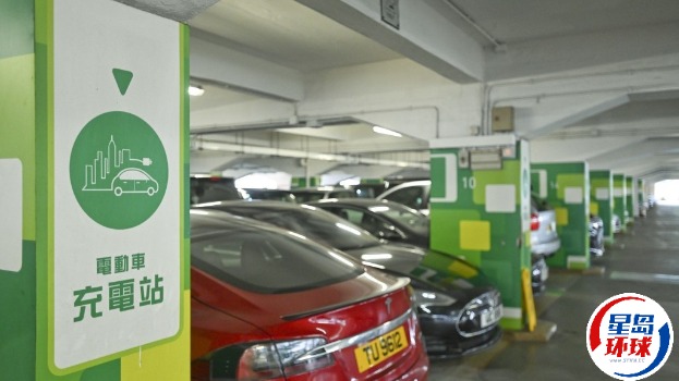 环境局指至2027年底可提供至少近20万个充电停车位。资料图片 环境局指至2027年底可提供至少近20万个充电停车位。资料图片