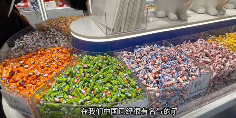 国产传统零食大白兔糖,是韩国游客必买手信。 国产传统零食大白兔糖,是韩国游客必买手信。