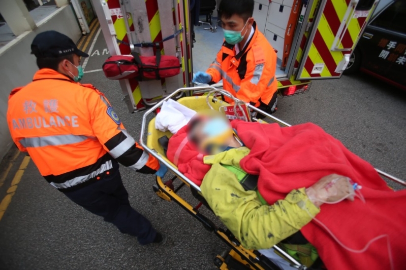 受伤工人 受伤工人