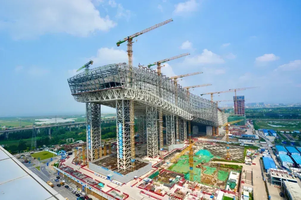 在建中的深圳巨型滑雪场。 在建中的深圳巨型滑雪场。