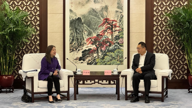 罗淑佩与广东省副省长会面 罗淑佩与广东省副省长会面