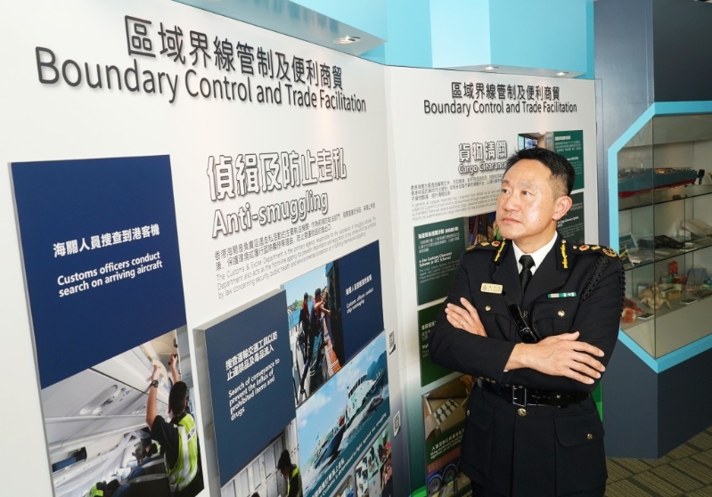 陈子达表示,海关将利用AI及大数据,更精准在海量的进出口货物中揪出违禁品。 陈子达表示,海关将利用AI及大数据,更精准在海量的进出口货物中揪出违禁品。